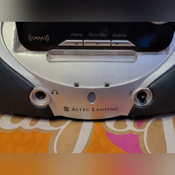 Xm radio with dock - Picture 6 of 6